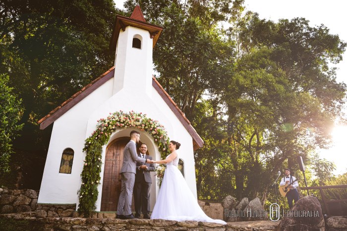 Elopement Wedding é um estilo de casamento no qual o noivo e a noiva optam por viajar para algum lugar distante ou fora da cidade e casar sem avisar a família e amigos